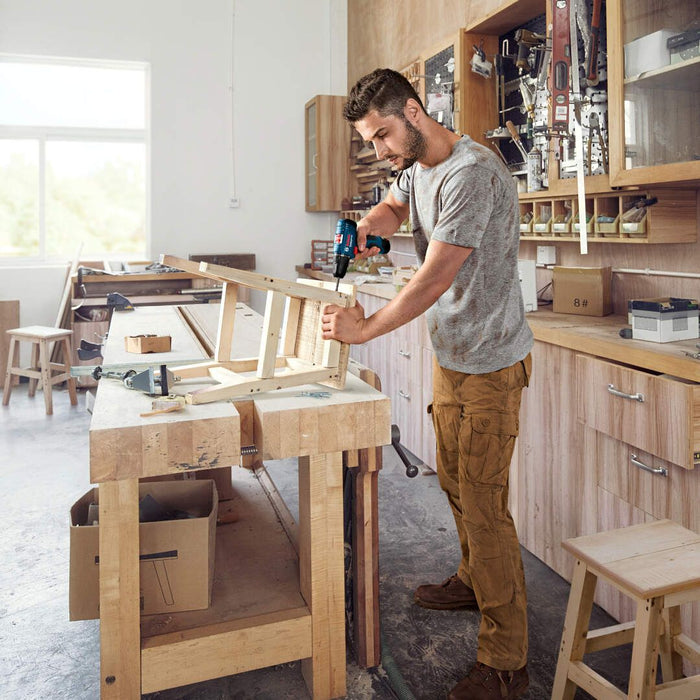 Akumulatorska bušilica - odvrtač Bosch GSR 120-Li; 2x2,0Ah + 23-delni set bitova za bušenje i uvrtanje sa držačem u koferu (06019G8002) Aku bušilica - odvrtač BOSCH BOSCH-06019G8002 Madras doo Beograd