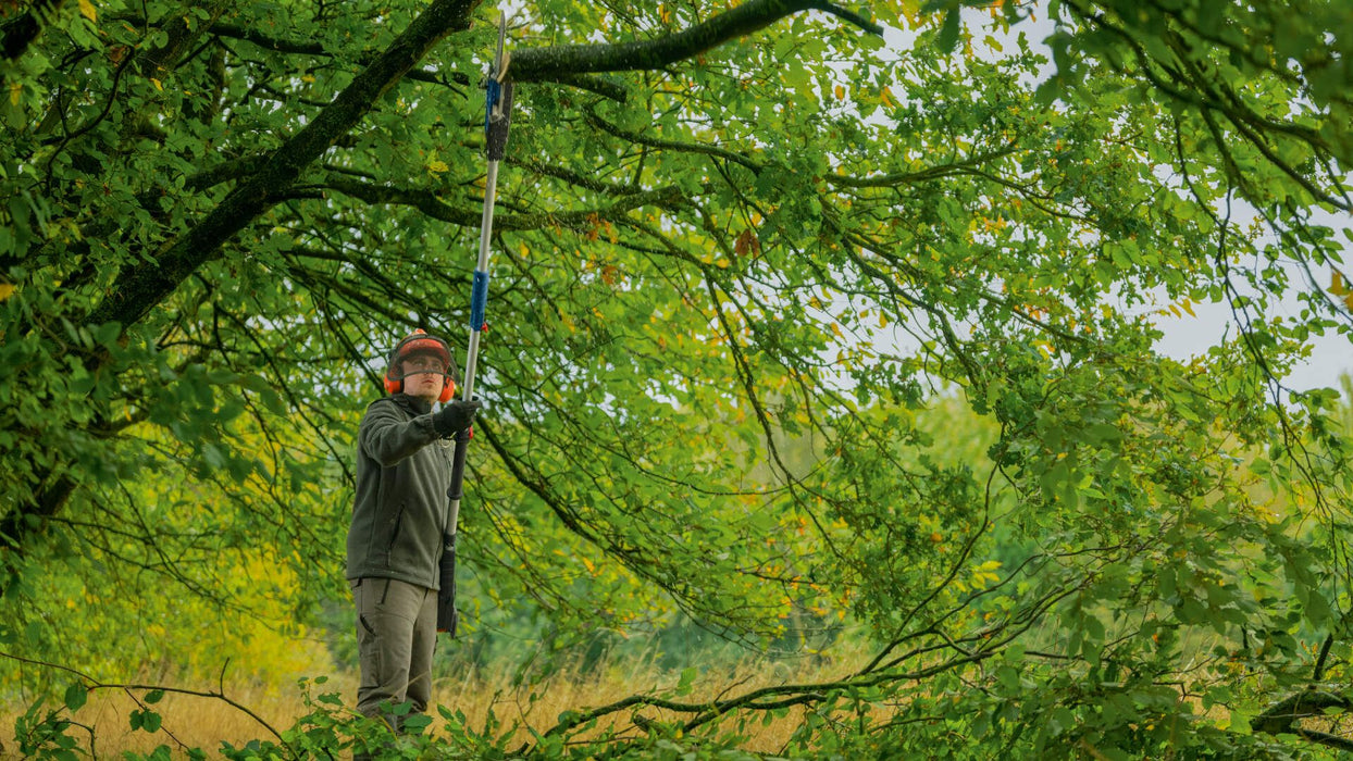 Akumulatorska lančana testera sa teleskopskom drškom Bosch GKE 18V-25 TP Solo (06008D6000) Aku lančana testera BOSCH Madras doo Beograd