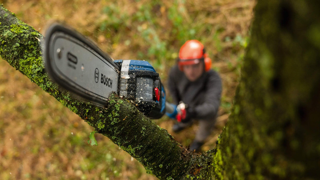 Akumulatorska lančana testera sa teleskopskom drškom Bosch GKE 18V-25 TP Solo (06008D6000) Aku lančana testera BOSCH Madras doo Beograd