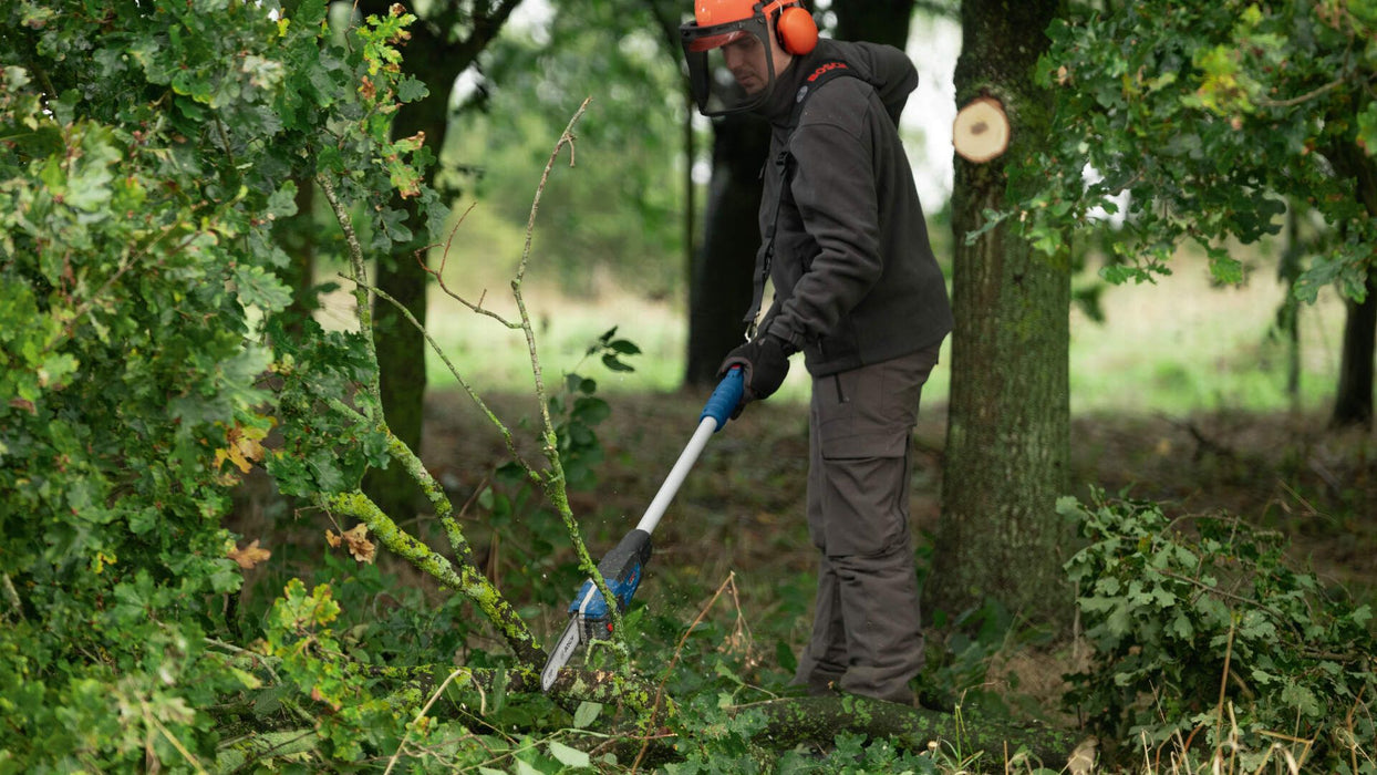 Akumulatorska lančana testera sa teleskopskom drškom Bosch GKE 18V-25 TP Solo (06008D6000) Aku lančana testera BOSCH Madras doo Beograd