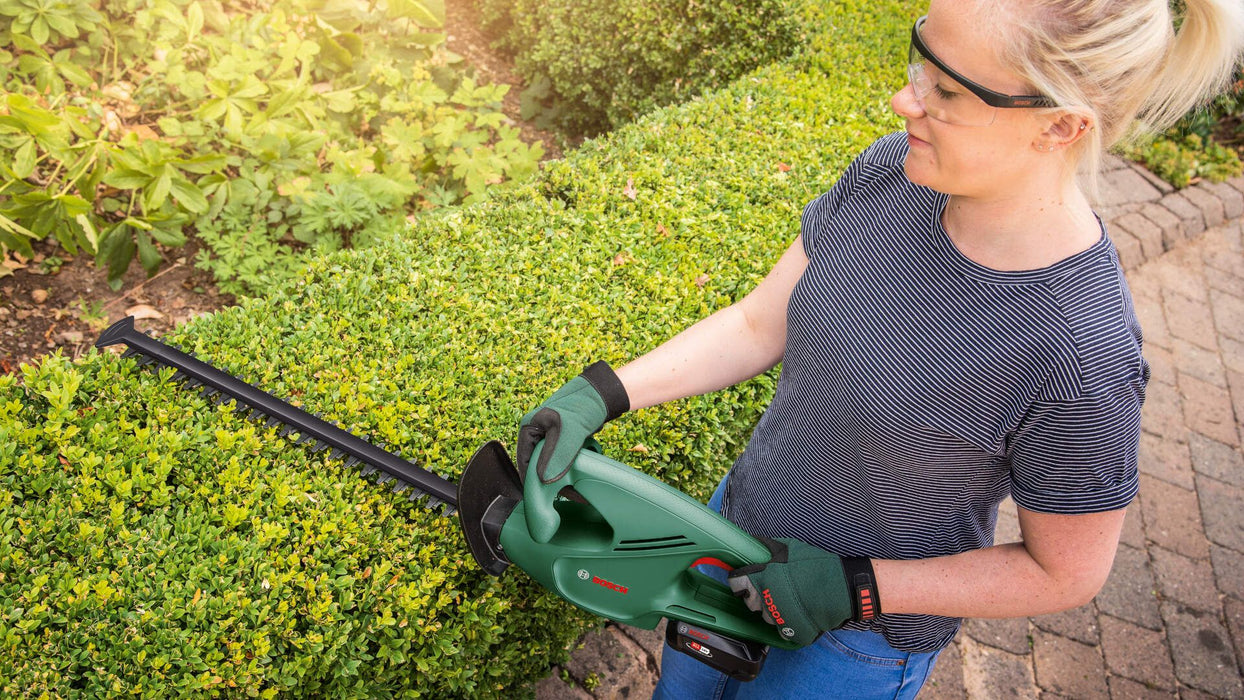 Akumulatorske makaze za živu ogradu Bosch EasyHedgeCut 18-45 Solo; bez baterije i punjača (0600849H03) Aku makaze za živu ogradu BOSCH BOSCH-0600849H03 Madras doo Beograd