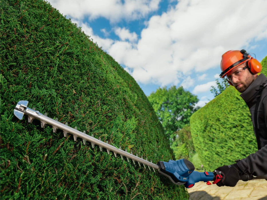 Akumulatorske teleskopske makaze za živu ogradu Bosch GHE 18V-50 TP Professional Solo (06008D5000) Aku makaze za živu ogradu BOSCH Madras doo Beograd