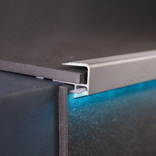 Aluminijumski LED profil za stepenice nadgradni 10mm, 2,7m Lajsne Gromet Madras doo Beograd