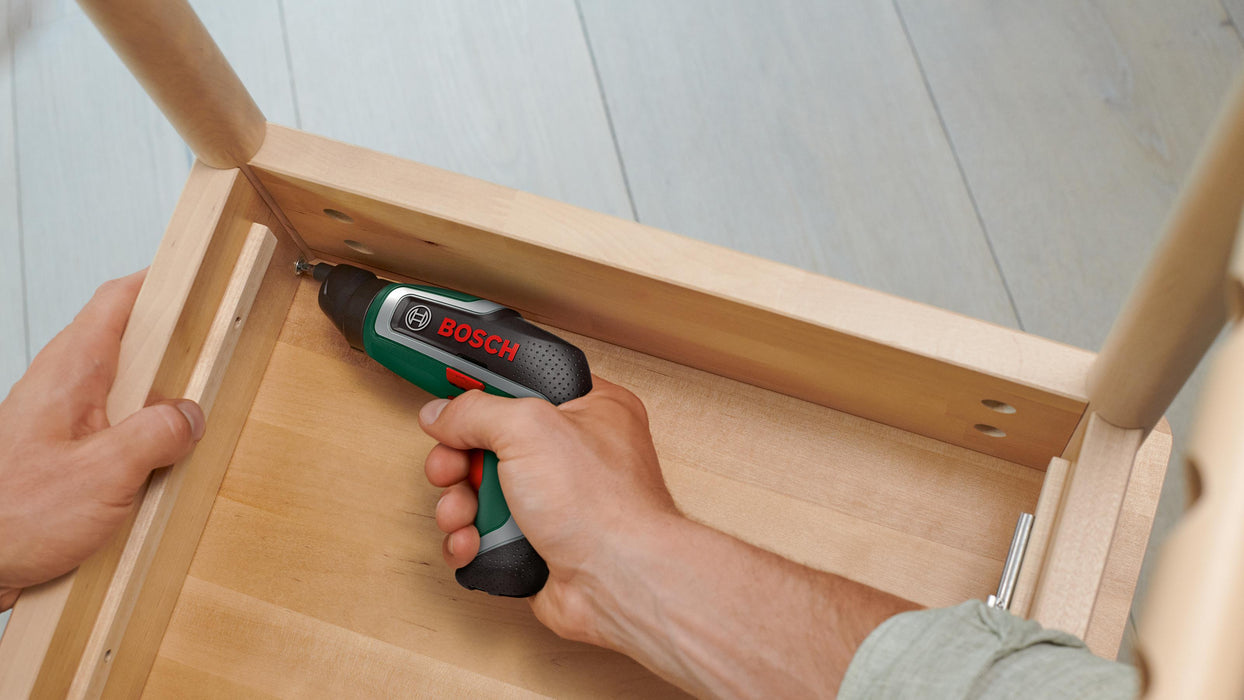 BOSCH IXO 7 set bitova - Akku-uvrtač IXO 7 + 32 pcs Bit Set (06039E000B) Madras doo Beograd Madras doo Beograd