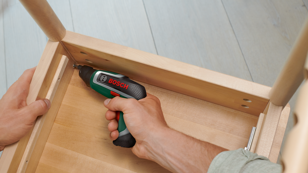 BOSCH IXO 7 set bitova - Akku-uvrtač IXO 7 + 32 pcs Bit Set (06039E000B) Madras doo Beograd Madras doo Beograd