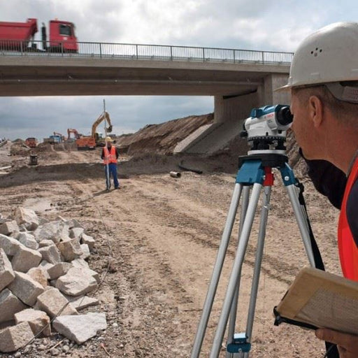 Bosch nivelir GOL 32 D + BT 160 stativ + GR 500 merna letva (0601068502) Optički nivelir BOSCH Madras doo Beograd