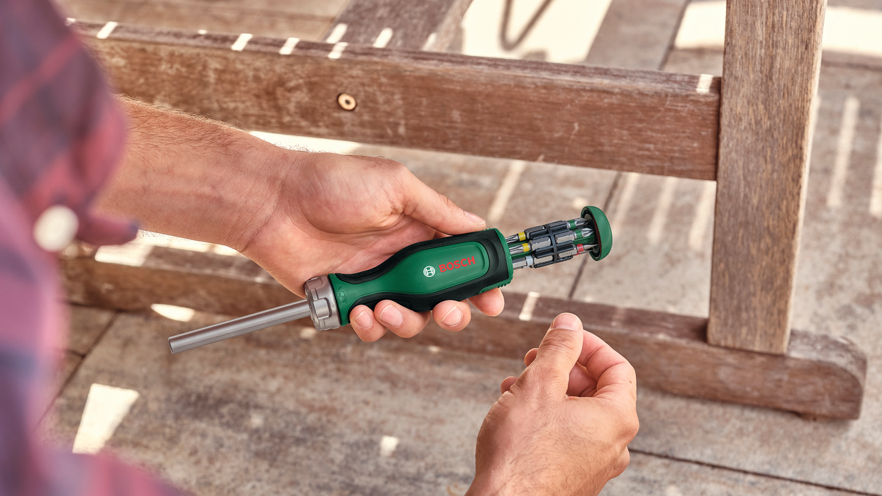 BOSCH Odvrtač za zupčanike + 12 bitova - Odvrtač Bit Ratchet Screwdriver with 12 (1600A032V0) Madras doo Beograd Madras doo Beograd