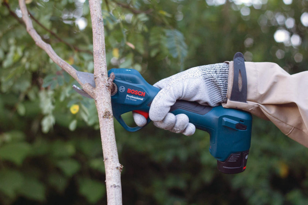 Bosch Pro Pruner 12V Akumulatorske makaze za orezivanje grana 2x3.0Ah (06019K1021) Aku makaze za orezivanje BOSCH Madras doo Beograd